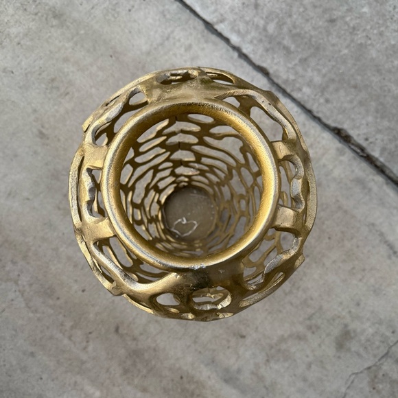 Angad Decorative vase Metallic - Brass Hand Finished Aluminum abstract pattern - Picture 3 of 4